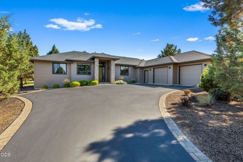 704 Golden Pheasant Dr, Redmond, OR, 97756-7324 | Card Image