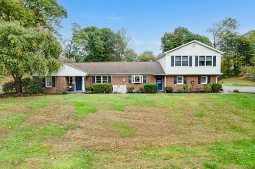 8 Dogwood Hills Rd, Newburgh, NY, 12550-2028 | Card Image