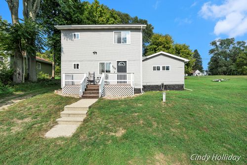 117 E St, Trufant, MI, 49347-9415 | Card Image