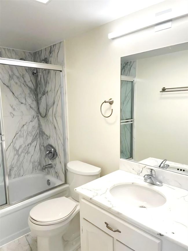 Master suite bath, tub & shower | Image 20