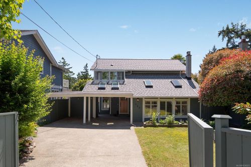 793 Stellys Cross Rd, Brentwood Bay, BC, V8M1C6 | Card Image