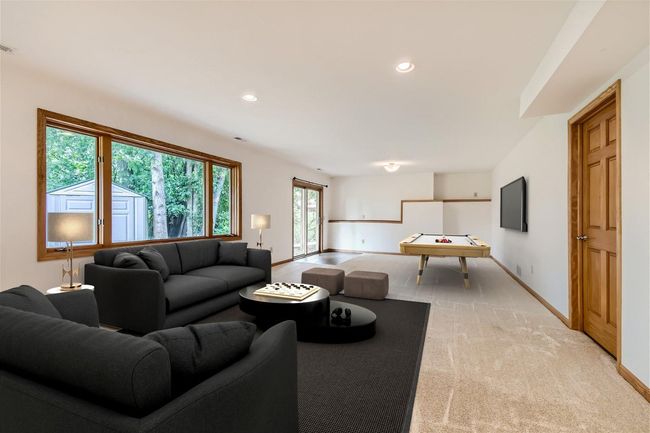 Large LL Family Room - Walkout | Image 25