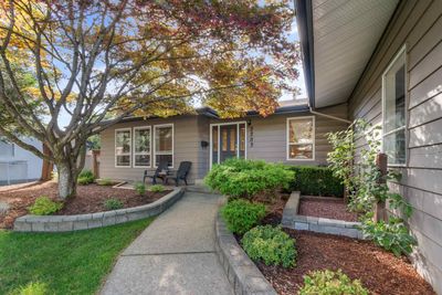 2283 Anora Dr, House other with 4 bedrooms, 2 bathrooms and 8 parking in Abbotsford BC | Image 3