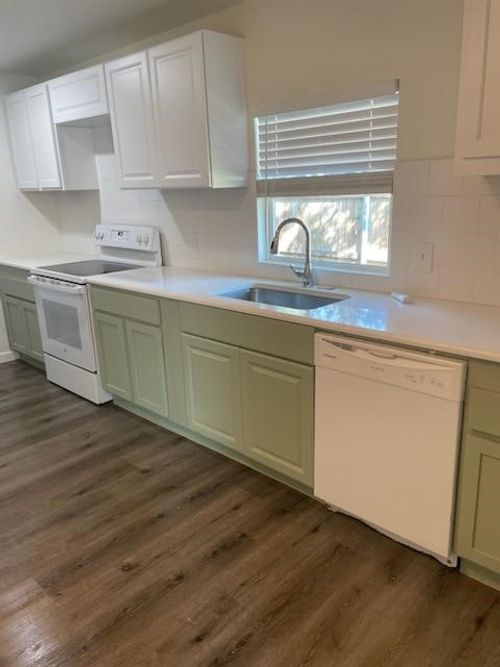 b-702 Shawnee St, Graham, TX, 76450-3925 | Card Image