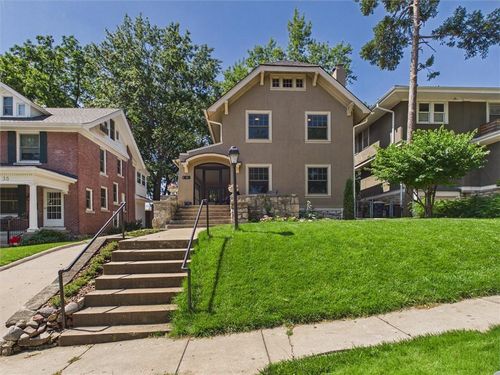 33 E 53rd Ter, Kansas City, MO, 64112-2851 | Card Image