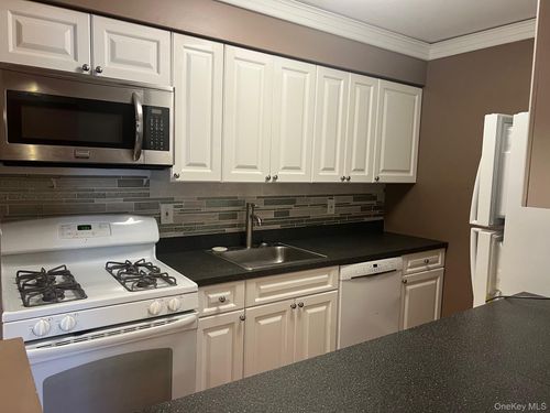 138-138 Pointe Cir N, Coram, NY, 11727-1536 | Card Image
