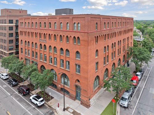 apt-502-400 N 1st St, Minneapolis, MN, 55401-1394 | Card Image