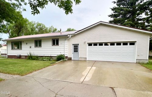 214 4th Ave E, Turtle Lake, ND, 58575-4012 | Card Image