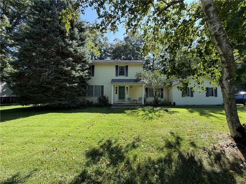 195 Fredericksburg Dr, Avon Lake, OH, 44012-1863 | Card Image