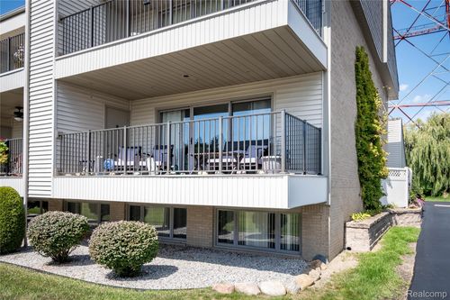 3995 River Rd, East China, MI, 48054-2210 | Card Image