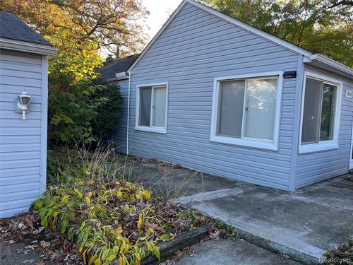 5868 N Linville St, Westland, MI, 48185-2255 | Card Image