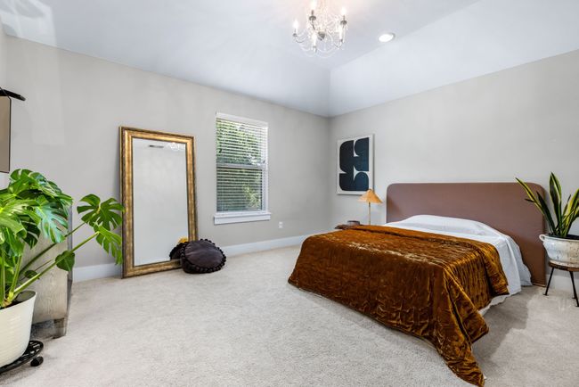 Large guest bedroom. | Image 26