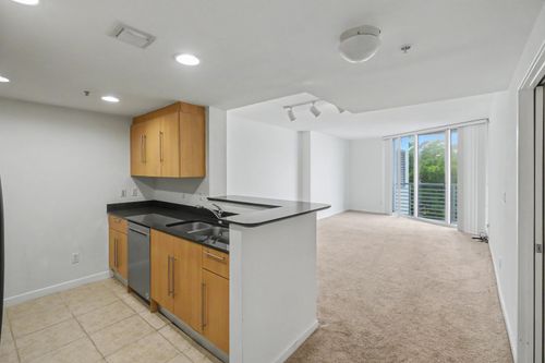 1002-335 S Biscayne Blvd, Miami, FL, 33131-2360 | Card Image