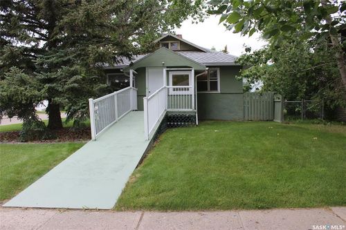 505 Centre St, Shaunavon, SK, S0N2M0 | Card Image