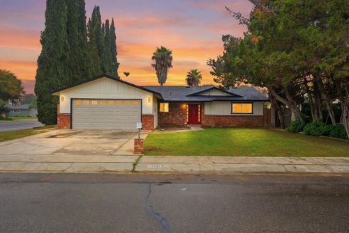 3311 W Sue Ave, Visalia, CA, 93277-1849 | Card Image