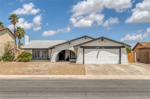 325 Heather Dr, Henderson, NV, 89002-8228 | Card Image