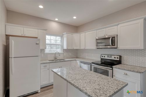1408 Armstrong St, Luling, TX, 78648-2119 | Card Image