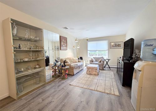 3 Ross Ct, Manorville, NY, 11949-2821 | Card Image