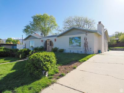 Front of duplex & South Driveway | Image 2