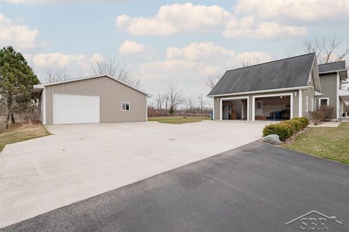 1886 Se Boutell Rd, Essexville, MI, 48732-9704 | Card Image