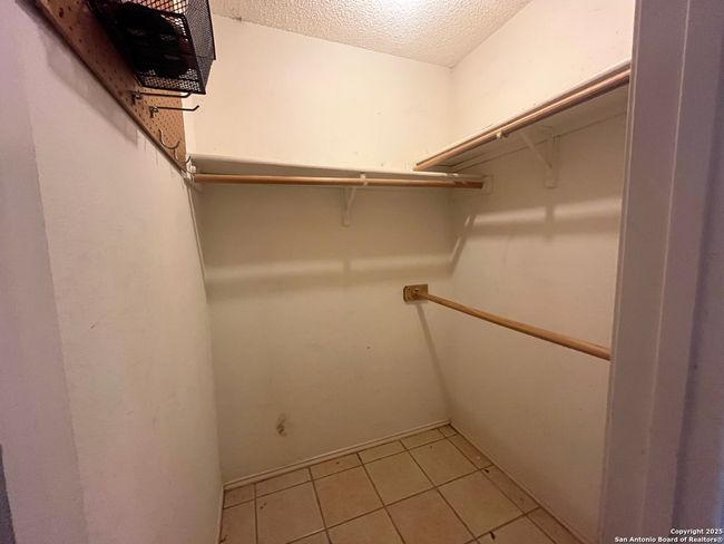 5212 Vinecrest Cir, House other with 3 bedrooms, 2 bathrooms and null parking in Kirby TX | Image 9
