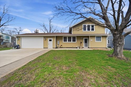 927 W 14th St, Cedar Falls, IA, 50613-3627 | Card Image