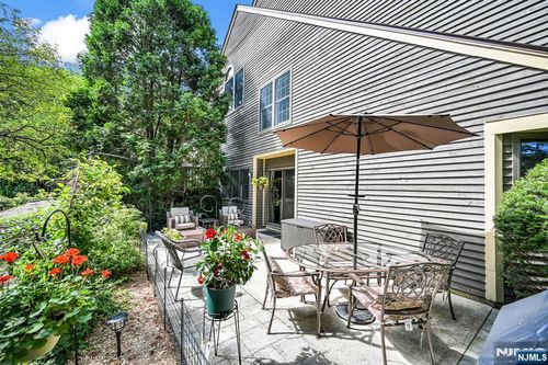 33 Concord Rd, West Milford, NJ, 07480-1283 | Card Image
