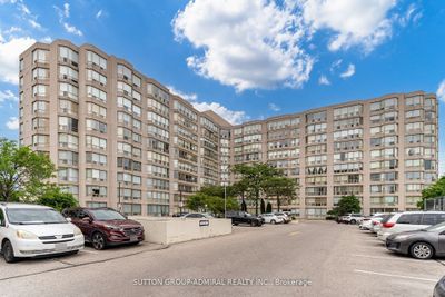 803 - 309 Major Mackenzie Dr E, Condo with 2 bedrooms, 2 bathrooms and 1 parking in Richmond Hill ON | Image 1