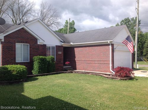 32010 Oakcrest Dr, Chesterfield, MI, 48047-4554 | Card Image