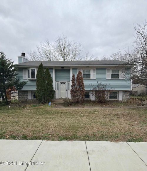 8206 Vaughn Mill Rd, Louisville, KY, 40228-2134 | Card Image