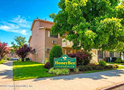64 Daffodil Ln, Staten Island, NY, 10314-5838 | Card Image