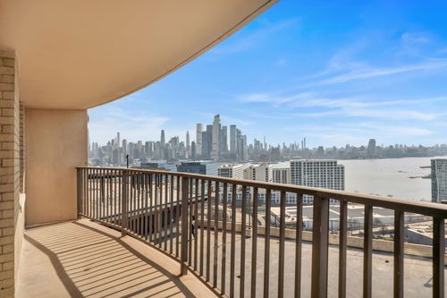 apt-213-380 Mountain Rd, Union City, NJ, 07087-7302 | Card Image