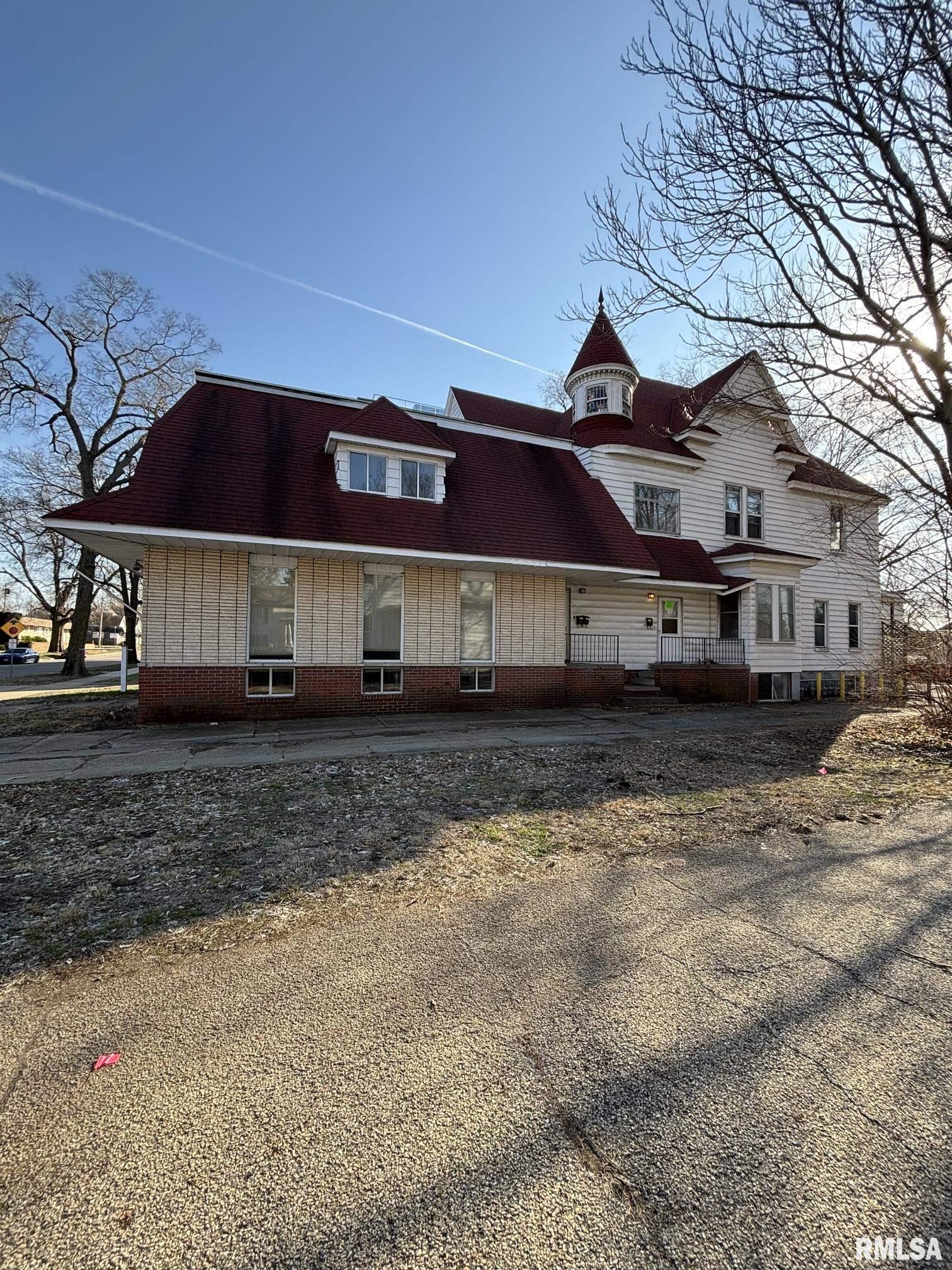 Commercial Sale in Pekin 4