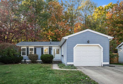 5636 Ellendale Dr, Lansing, MI, 48911-5028 | Card Image