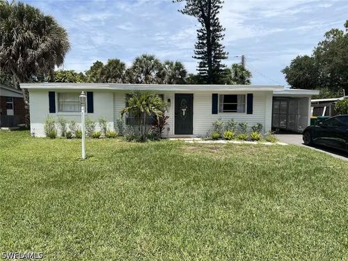 1220 Embassy Ln, NAPLES, FL, 34104-4235 | Card Image