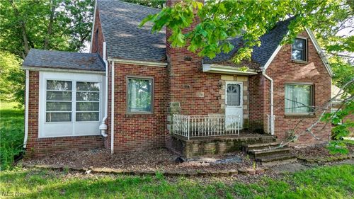 2335 Southway St Sw, Massillon, OH, 44646-8836 | Card Image