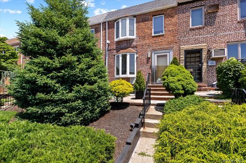 6361 76th St, Middle Village, NY, 11379-1301 | Card Image