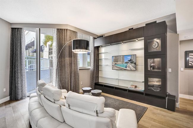 APT-501 - 255 Evernia St, Condo with 1 bedrooms, 1 bathrooms and null parking in West Palm Beach FL | Image 4