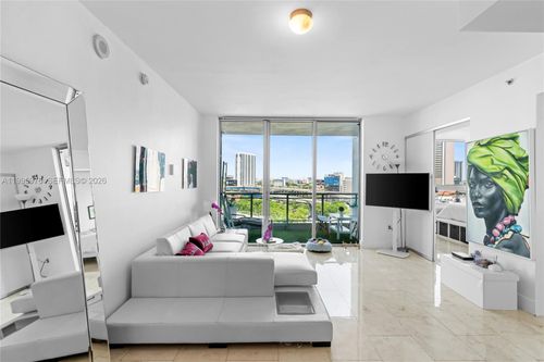 apt-1209-90 Sw 3rd St, Miami, FL, 33130-4007 | Card Image