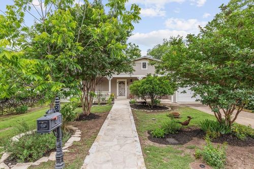 217 W Creek St, Fredericksburg, TX, 78624-3732 | Card Image