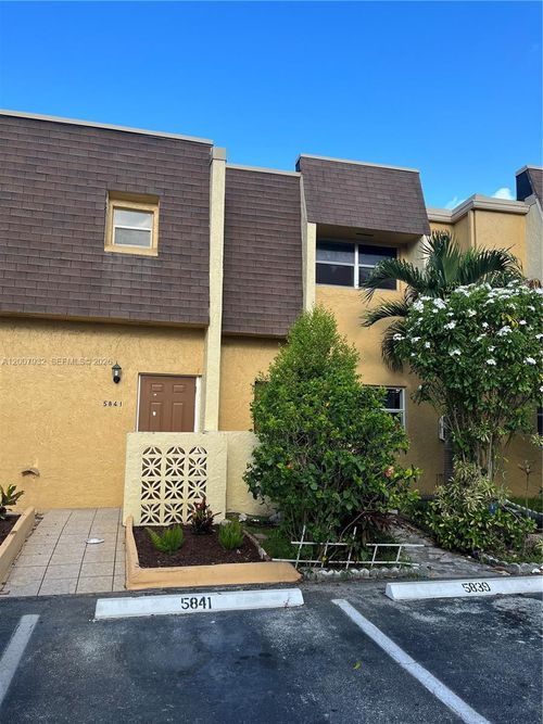 77-5841 Blueberry Ct, Lauderhill, FL, 33313-3081 | Card Image