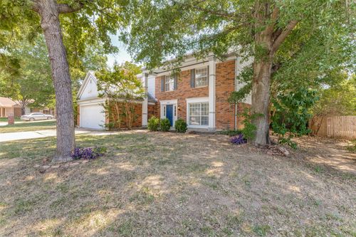 6864 Dogwood Ct, North Richland Hills, TX, 76182-7050 | Card Image