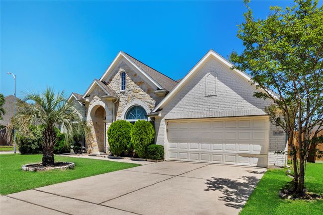 22022 Bridgestone Hawk Ct, House other with 3 bedrooms, 2 bathrooms and 2 parking in Spring TX | Image 4