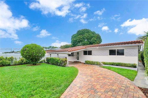 733 W 32 Street, Hialeah, FL, 33012 | Card Image