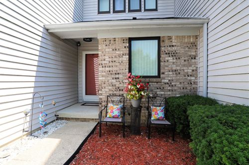 5235 Country Wood Ln, Grand Blanc, MI, 48439-9014 | Card Image