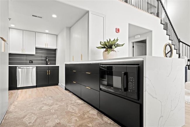 APT-403 - 600 Admiral Blvd, Condo with 3 bedrooms, 4 bathrooms and null parking in Kansas City MO | Image 5