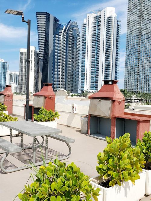 618-17021 N Bay Rd, Sunny Isles Beach, FL, 33160-3684 | Card Image