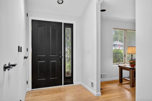 57 Old Town Ln, Halesite, NY, 11743-2217 | Card Image