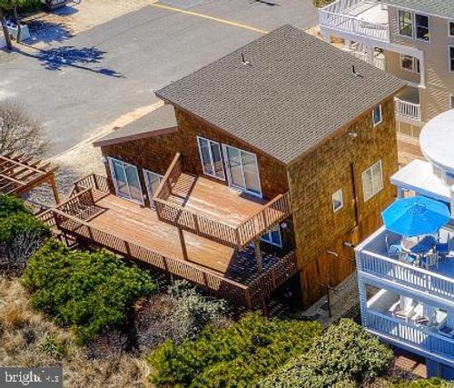 11 E Essex Ave, Harvey Cedars, NJ, 08008-5833 | Card Image