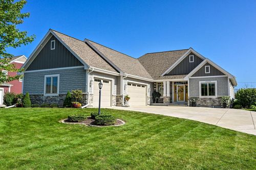 N57W19704 Holly Court, Menomonee Falls, WI, 53051 | Card Image